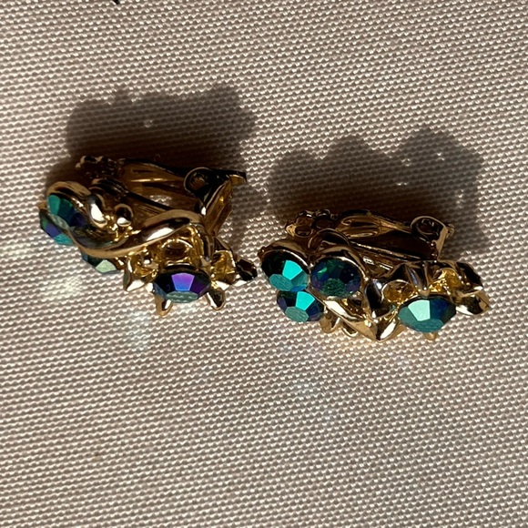 Vintage Signed Coro Gold Tone Prong Set Faceted Crystal Clip On Earrings AB - Picture 2 of 4